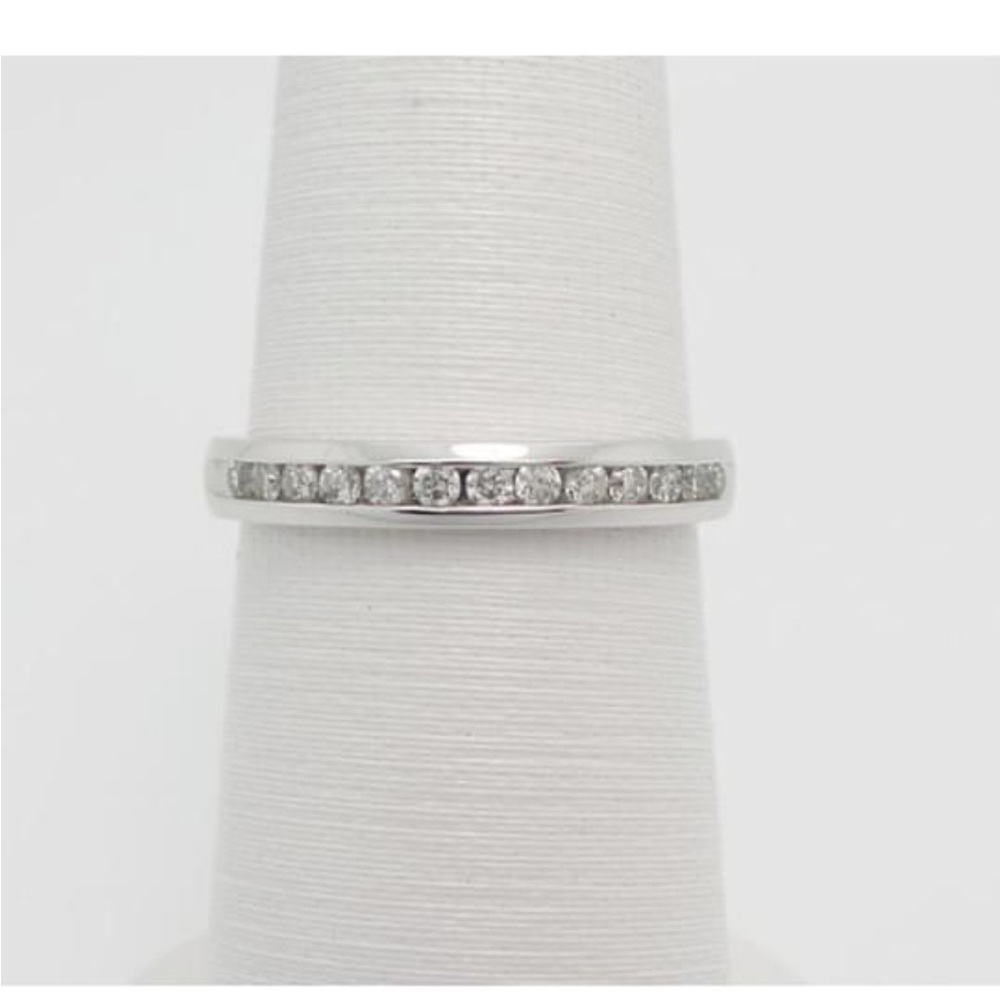 14 carat white gold diamond band